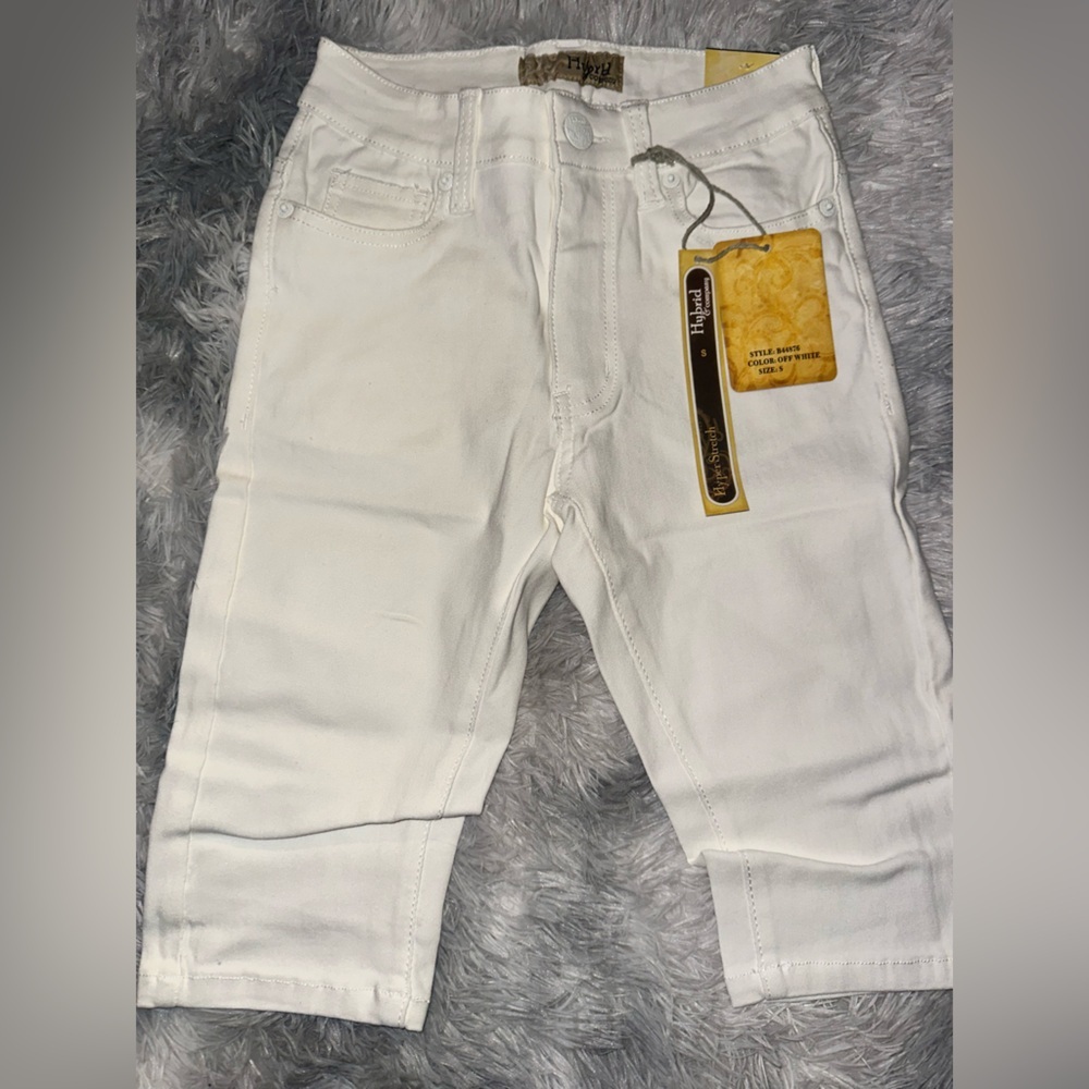 Hybrid & Company Woman’s White Hyper Stretch Shorts - NWT Small